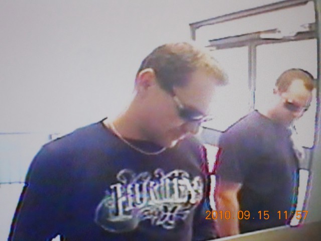 Police release photos of thieves