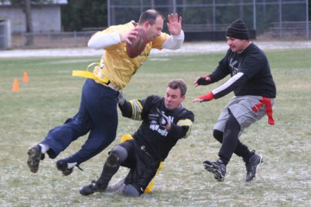 Vikings overcome stingy Mates to capture fourth straight Flag title