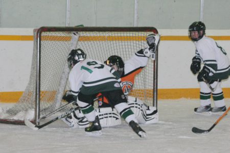 Hicks scores twice to lead Leafs past Trail 3-2