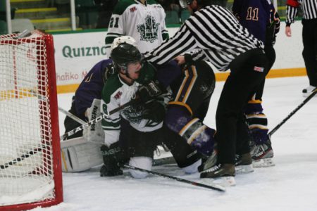 Leafs score in bunches to get past Penticton Lakers 4-1