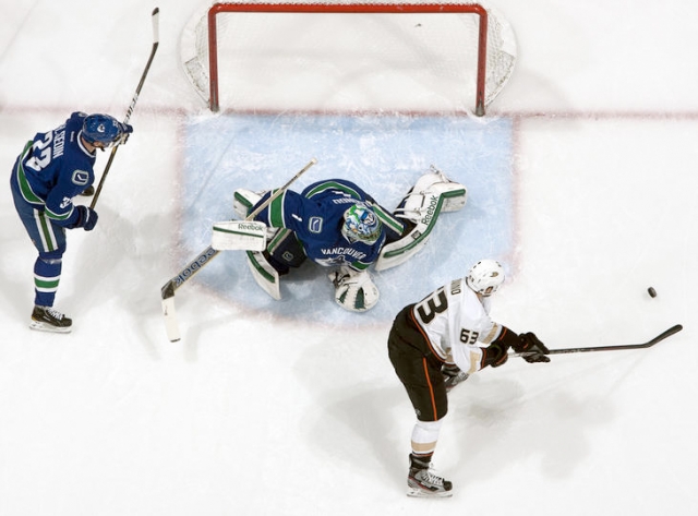 Canucks Dominated by Ducks, Lose 4-2 on Sunday Night in Vancouver