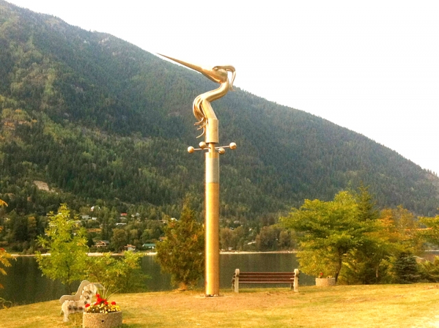 Blue heron sculpture by internationally-recognized artist Jock Hildebrand for all to see on Nelson waterfront