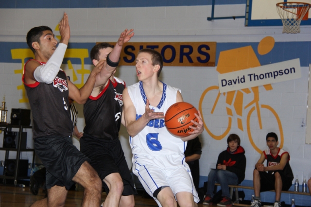 Trio of West Kootenay teams drop openers at BC High School Basketball touraments