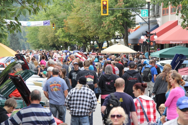 Crowds flock to the 2013 Road Kings Queen City Show & Shine