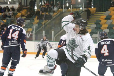 Braves nip Leafs 4-3 to climb to within two points of Murdoch leaders