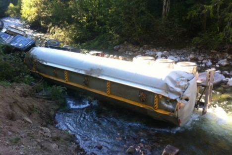 Federal lawyers elect to lay charges in Lemon Creek fuel spill