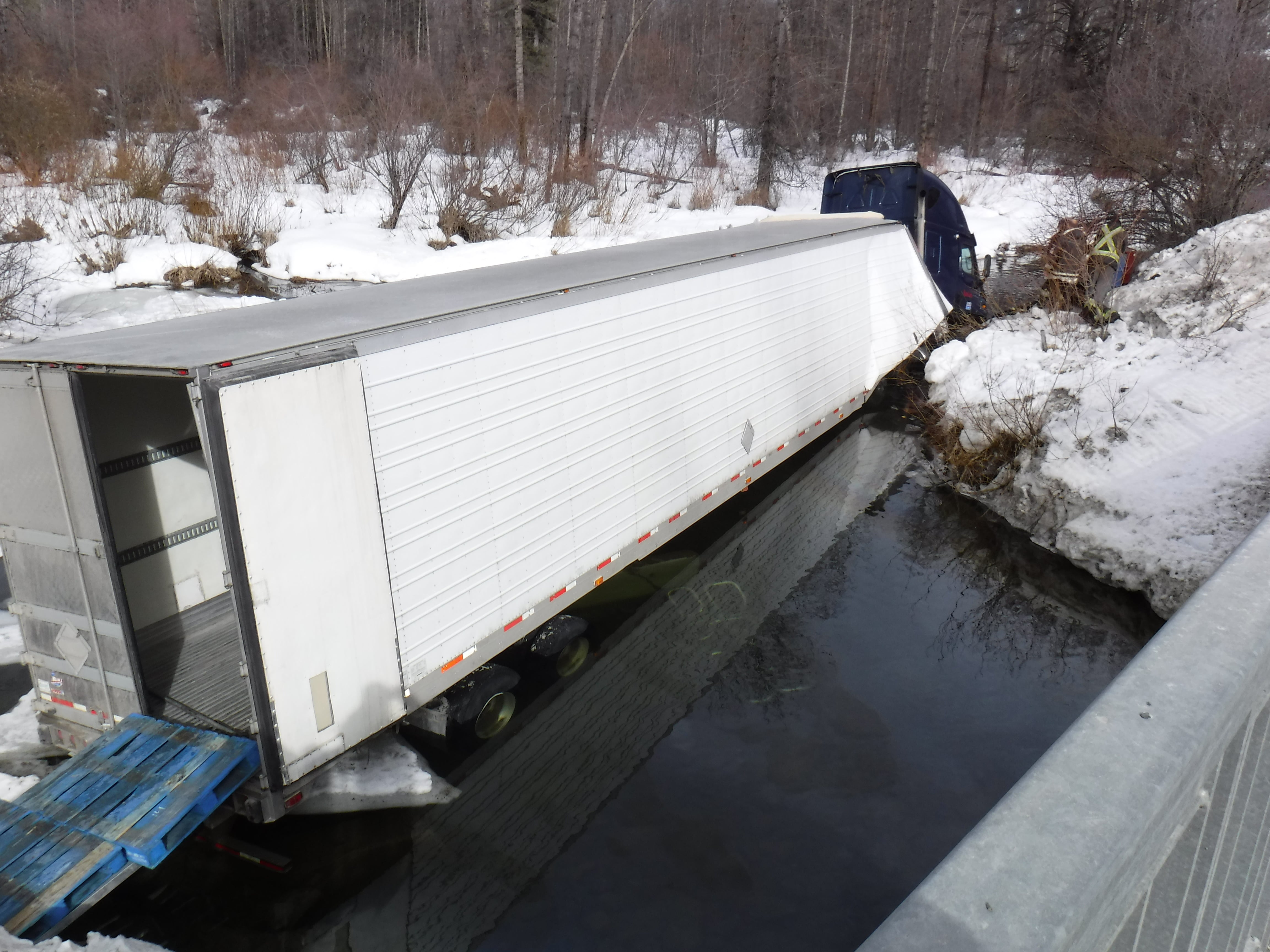 No one hurt after semi leaves highway near Yahk