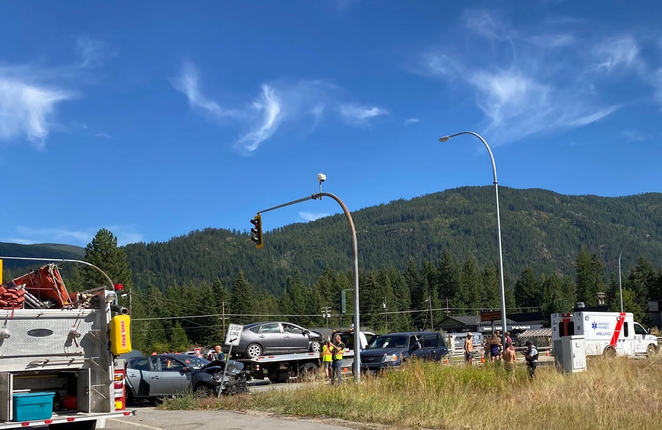 Accident slows traffic at Highway 3A/6 junction Sunday afternoon